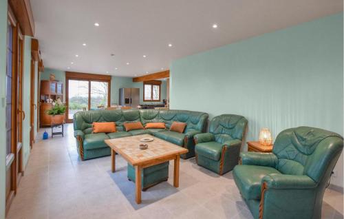 Saint-Julien-de-Mailloc Casa | 4 Bedroom Gorgeous Home In Valorbiquet