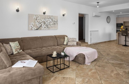 Nova Vas Casa | Hermosa casa de 4 dormitorios en Nova.