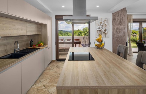 Nova Vas Casa | Hermosa casa de 4 dormitorios en Nova.
