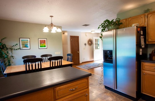 Emporia Casa | 4 Bedroom Home Central Location