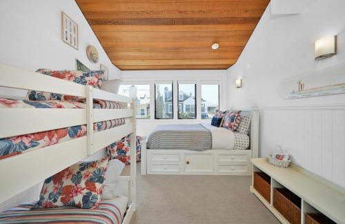 Balboa Peninsula Casa | 4 bedroom Home in Quiet Neighborhood near Beach