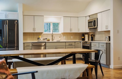 Whitefish Casa | 4-bedroom home in secluded Whitefish neighborhood with AC - 10 min from downtown