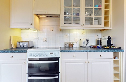Milton Casa | 4 Bedroom Home - Sleeps 10 - Free Parking