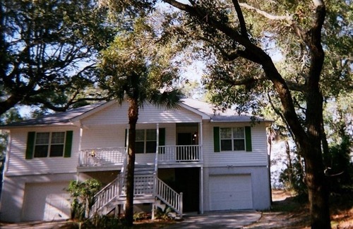 Folly Beach Casa | Casa de 4 habitaciones con muelle en Folly River- 2 cuadras a pie de playa