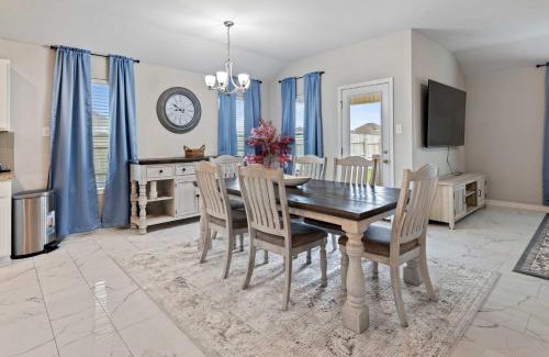 Lake Charles Casa | 4 Bedroom Home with Hot Tub in Lake Charles