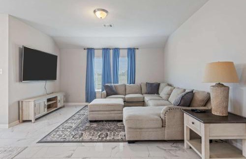 Lake Charles Casa | 4 Bedroom Home with Hot Tub in Lake Charles