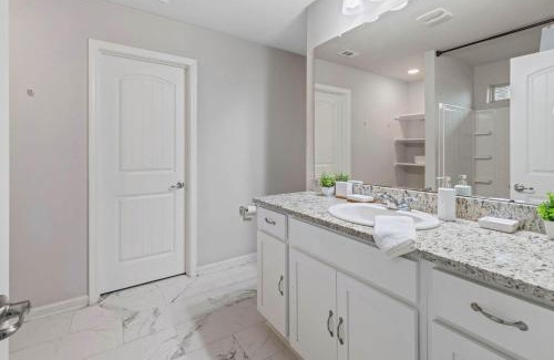Lake Charles Casa | 4 Bedroom Home with Hot Tub in Lake Charles