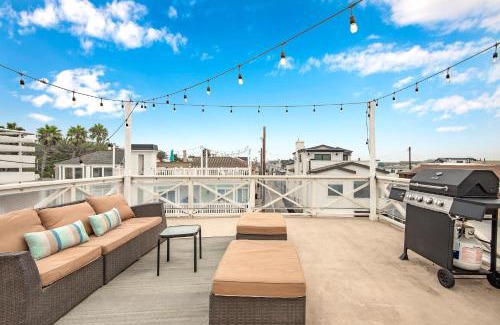 West Newport Casa | 4 Bedroom Home with Rooftop & Peek-A-Boo Ocean View