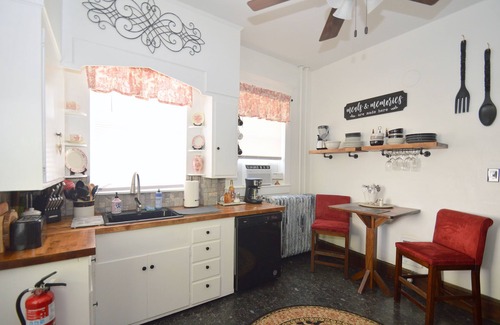 Berkeley Springs Casa | 4-bedroom house in historic Berkeley Springs with AC, WiFi & Hot Tub