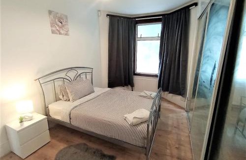 East Ham Casa | 4 Bedroom House 8min walk to EastHam Station