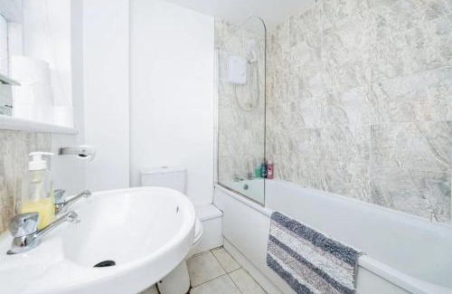 Kettering Casa | 4 Bedroom House For Corporate Stays in Kettering