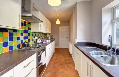 Coventry Casa | 4 BedRoom House | w/FREE Wi-fi | Parking