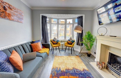 Coventry Casa | 4 BedRoom House | w/FREE Wi-fi | Parking