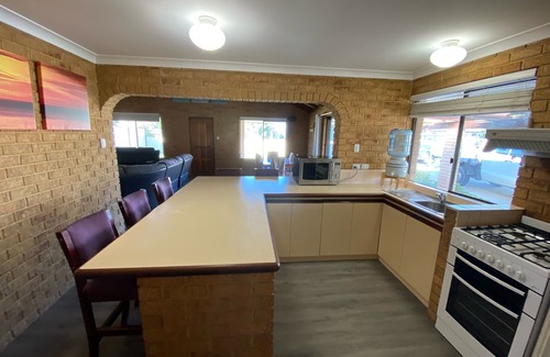 Cervantes Casa | 4-bedroom house in charming Cervantes walking distance to the shops or the beach