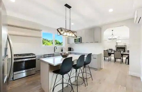 Warwick Casa | 4-bedroom house in charming Warwick with AC