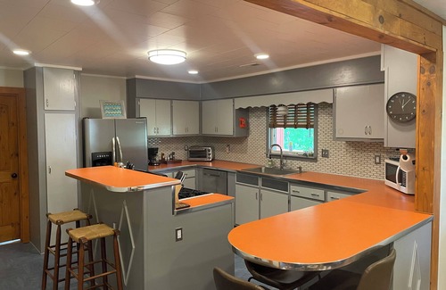 Salem Casa | 4-bedroom house in charming Salem with WiFi, AC. Relax and unwind