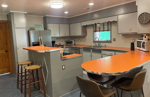 Salem Casa | 4-bedroom house in charming Salem with WiFi, AC. Relax and unwind