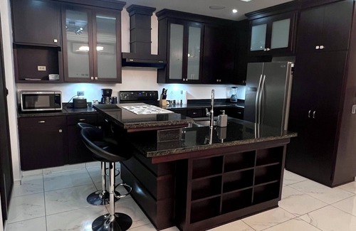 Sector 1 Nor-Oeste Casa | 4-bedroom house in delightful San Pedro Sula with private pool, mountain views