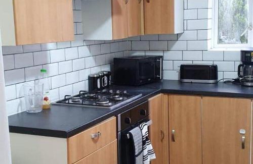 Grays Casa | 4 Bedroom House in Grays - Sleeps 6 & Parking
