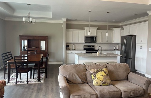 New Albany Casa | 4-bedroom house in peaceful New Albany with AC, fitness room, WiFi