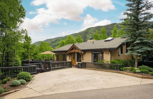 Knollwood Casa | 4-bedroom house in superb Aspen with WiFi. On the free bus route.
