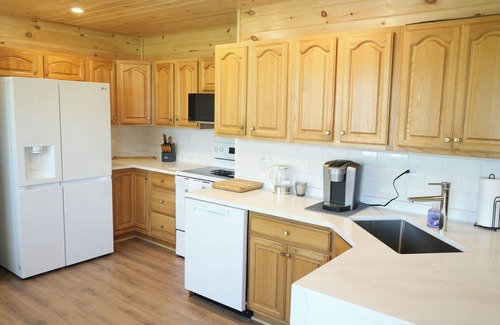 Mongo Casa | 4-bedroom house in terrific Orland with AC, WiFi. Enjoy your stay