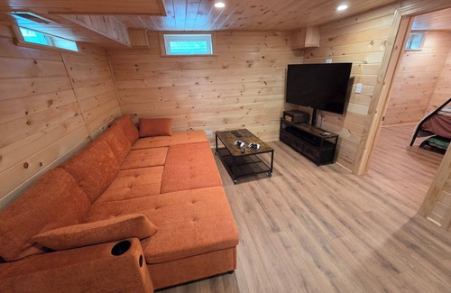 Mongo Casa | 4-bedroom house in terrific Orland with AC, WiFi. Enjoy your stay