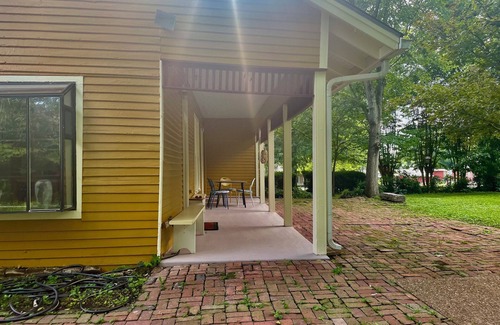 Bell Buckle Casa | 4-bedroom house in charming Bell Buckle with AC, WiFi. Enjoy your stay
