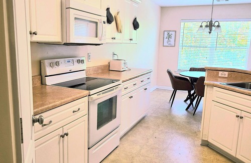 Warrenville Casa | 4-bedroom house in beautiful Warrenville with WiFi, AC. Start your getaway now
