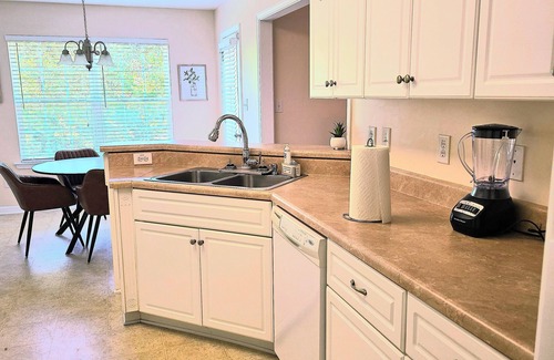 Warrenville Casa | 4-bedroom house in beautiful Warrenville with WiFi, AC. Start your getaway now