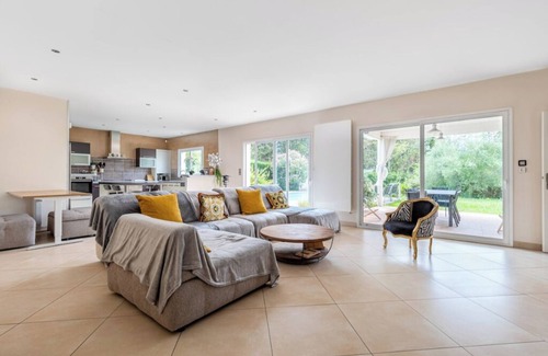Gradignan Casa | 4-bedroom house with pool