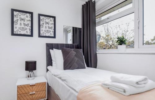 Cambridge Apartamento | 4 Bedroom House with Parking & Garden by Cherry Inn Short Let's & Services Accomodation