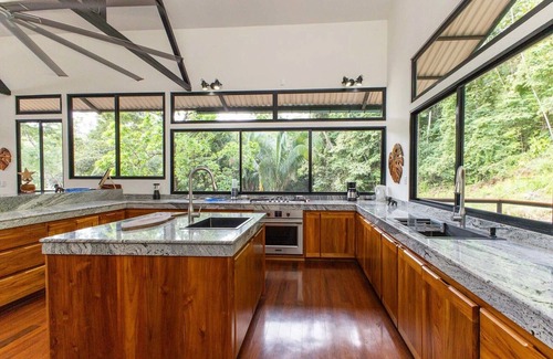 Parrita Casa | 4-bedroom house, wraparound decks, modern kitchen, Adjacent to Jungle Reserve
