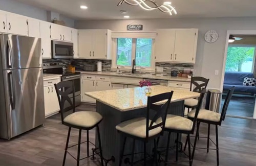 Faribault Cabina | 4-bedroom Lake cabin on Roberds Lake with WiFi, AC. Close to Faribault.