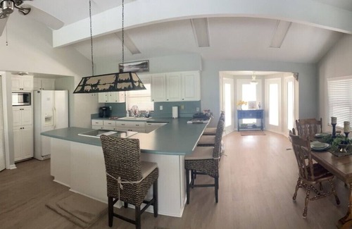 Chipley Casa | 4-bedroom Lake House 45 Minutes from the Beach!