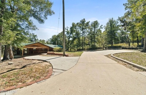 Chipley Casa | 4-bedroom Lake House 45 Minutes from the Beach!