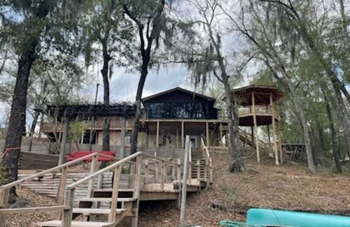 Chipley Casa | 4-bedroom Lake House 45 Minutes from the Beach!