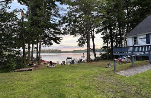 South Casco Casa | 4 Bedroom Lake House with Sandy Entrance & Boat Dock