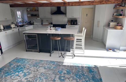 Lavendon Casa | 4-Bedroom Limestone Country House - Large Garden, Field view, Gazebo Fire Pit