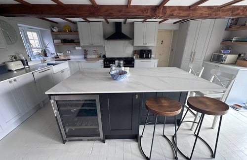 Lavendon Casa | 4-Bedroom Limestone Country House - Large Garden, Field view, Gazebo Fire Pit
