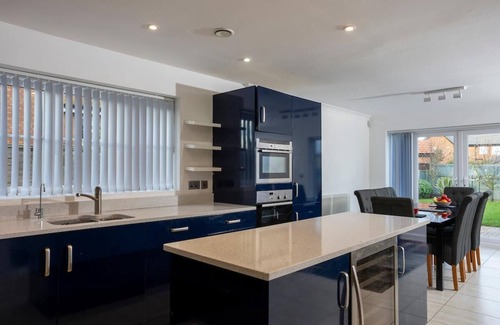 Sheerness Casa | 4 Bedroom Luxurious Executive Villa