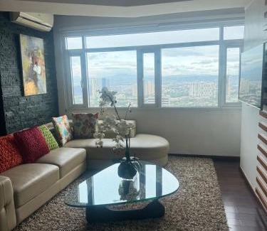 Ortigas Center Apartamento | 4 Bedroom Luxury Condo in Ortigas