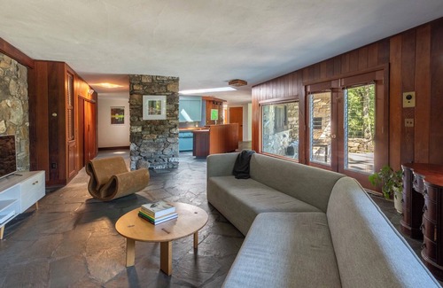 Falmouth Casa | 4-bedroom Mid Century Modern Home
