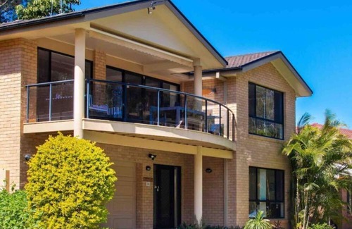 Forster Casa | 4 Bedroom modern house opposite Wallis Lake