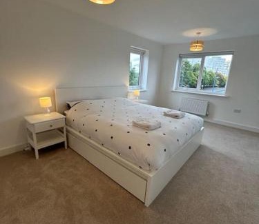 Manchester Casa | 4-bedroom New House Near City Centre