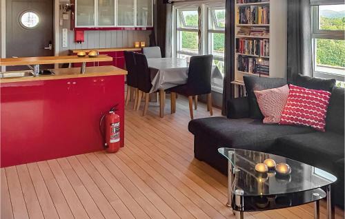 Svelvik Casa | 4 Bedroom Nice Home In Berger