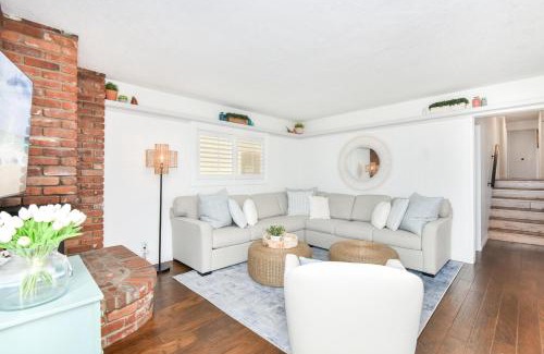 Santa Ana Heights Casa | 4 Bedroom Oceanfront Home with Giant Patio on the Sand