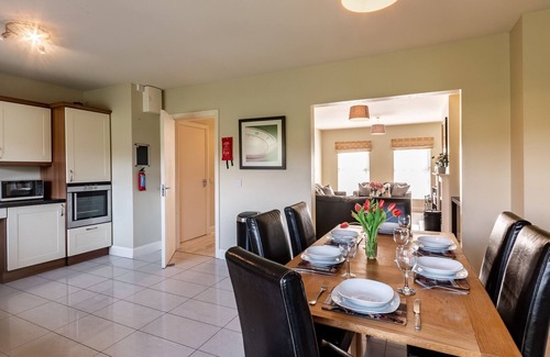 Kenmare Casa | Hermosa casa grande de 4 camas con acceso a la piscina y centro de ocio incluido