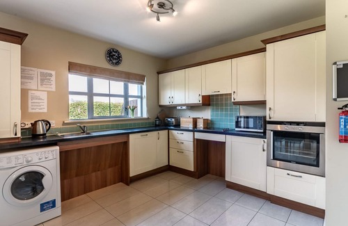 Kenmare Casa | Hermosa casa grande de 4 camas con acceso a la piscina y centro de ocio incluido