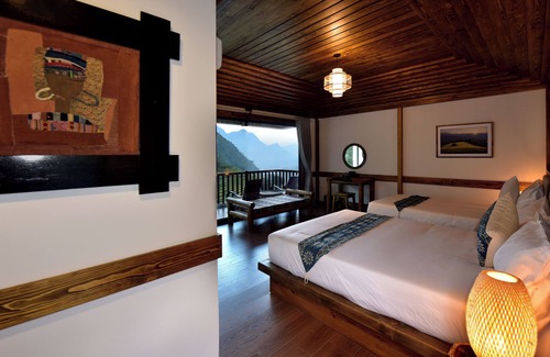 Lao Cai Complejo | 4-bedroom resort in terrific Lao Cai with WiFi, AC